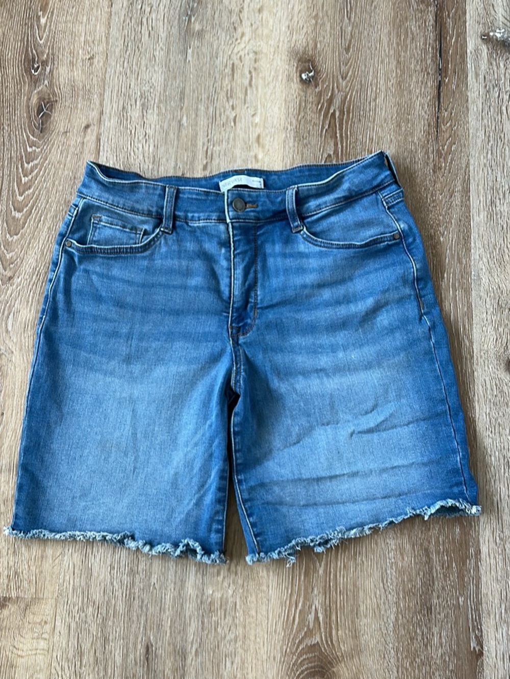 Nine West Medium Blue Denim Frayed Hem Jean Shorts WS1